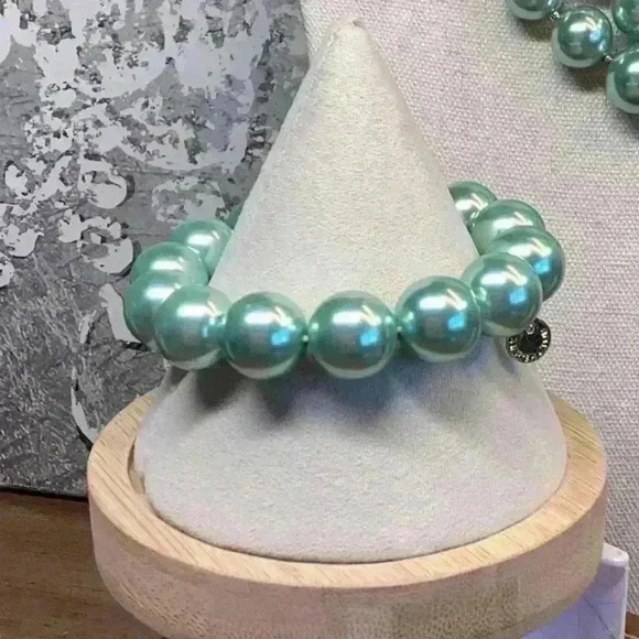 Green Glass Multi Strand Large Beaded Necklace and Bracelet Set Charter Club - Picture 4 of 6